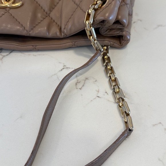 Chanel Quilted Leather Shoulder Bag - Picture 12 of 15